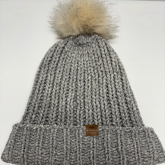Roots toque - Picture 1 of 1